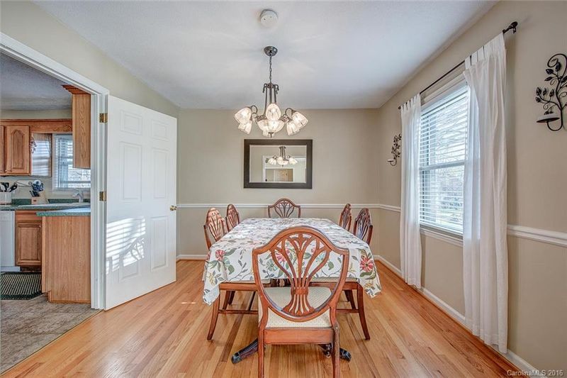 1141 Huntsmoor Dr, Gastonia, NC 28054