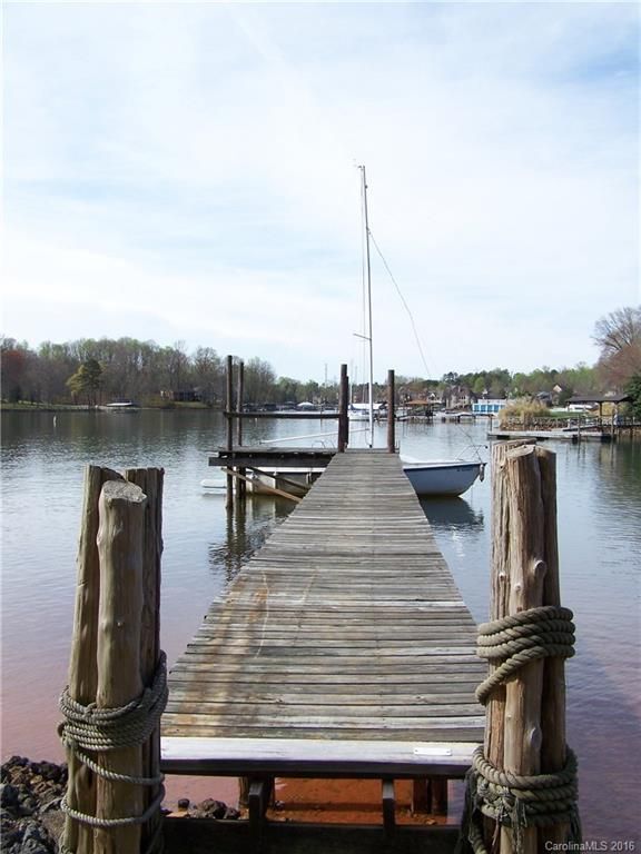 2958 Lake Shore Rd S, Denver, NC 28037