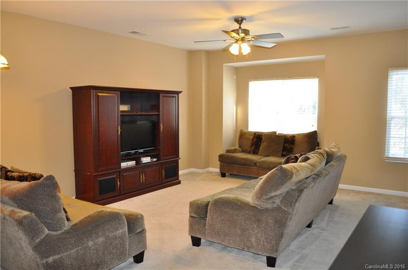 10090 Treeside Ln #17C, Matthews, NC 28105
