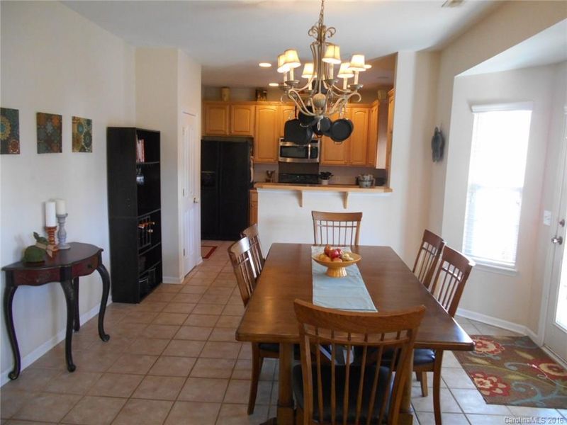 9806 Forest Run Dr, Charlotte, NC 28277