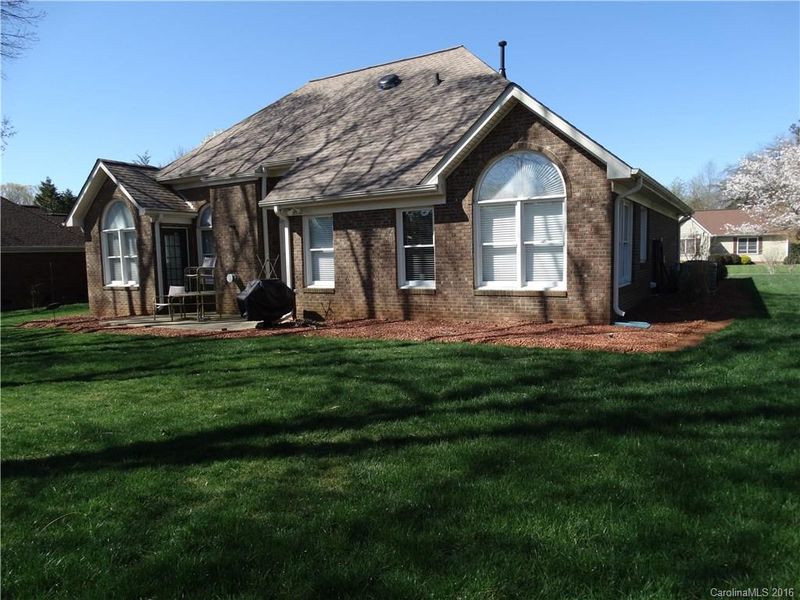 910 Emerson Dr, Mooresville, NC 28115