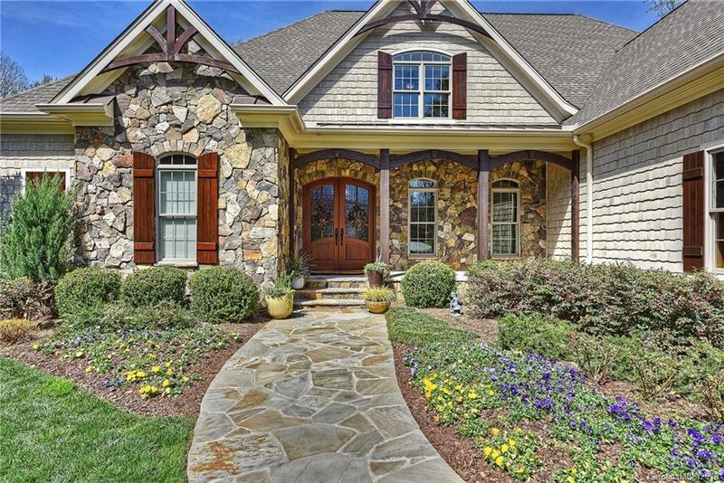 105 Saddle Creek Ct, Davidson, NC 28036