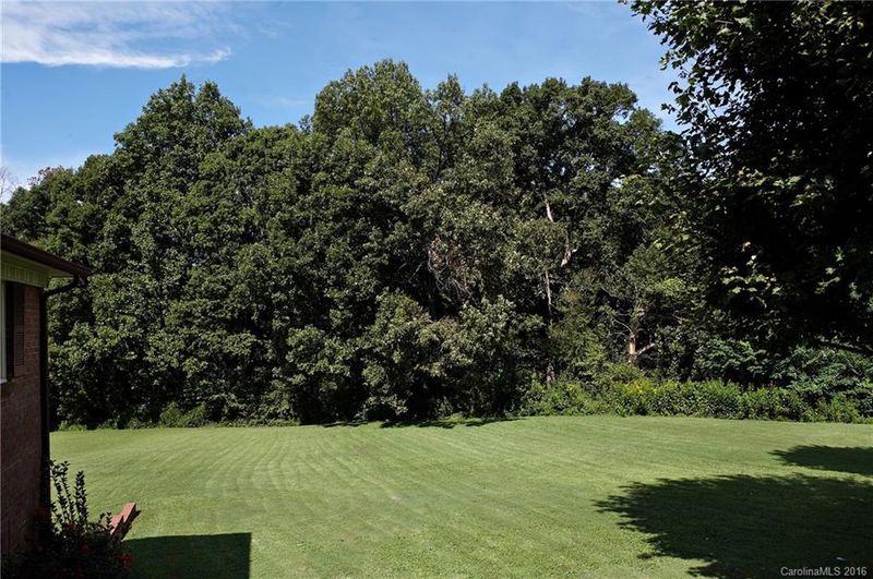 2007 Startown Rd, Hickory, NC 28602