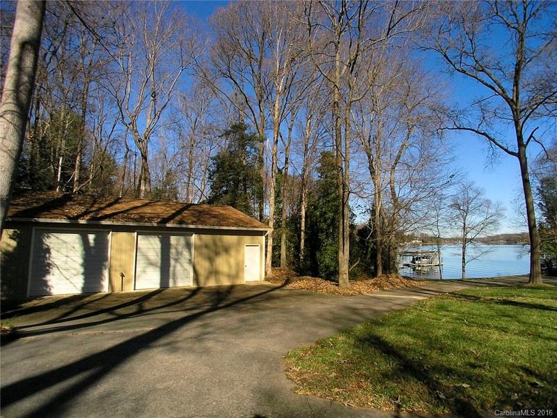 477 Stillwater Rd, Troutman, NC 28166