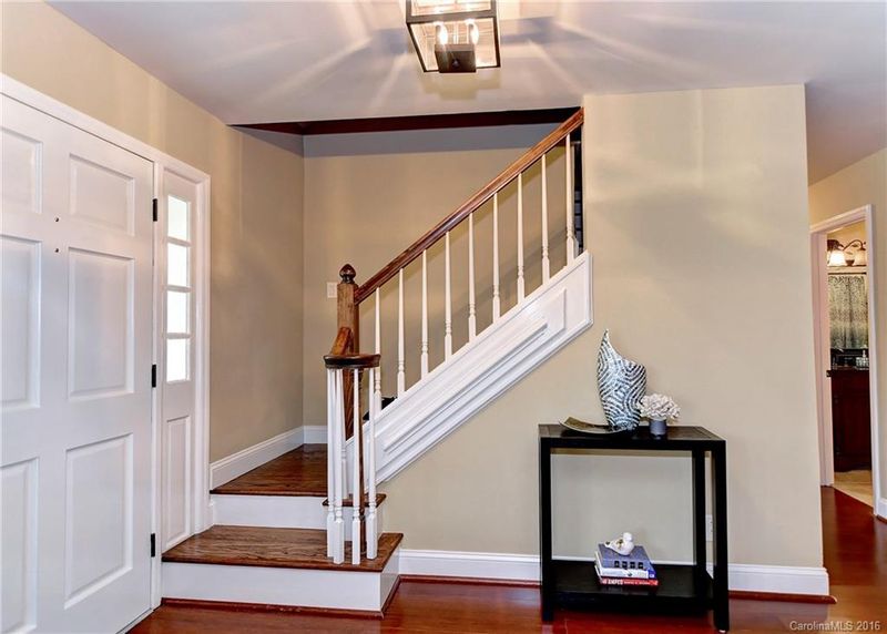 5001 Sharon View Rd, Charlotte, NC 28226
