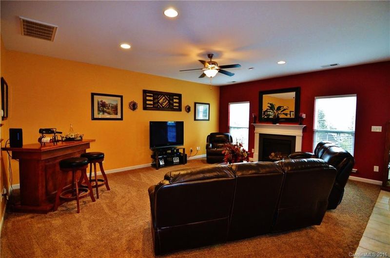 3218 Shadowy Retreat Dr, Matthews, NC 28104