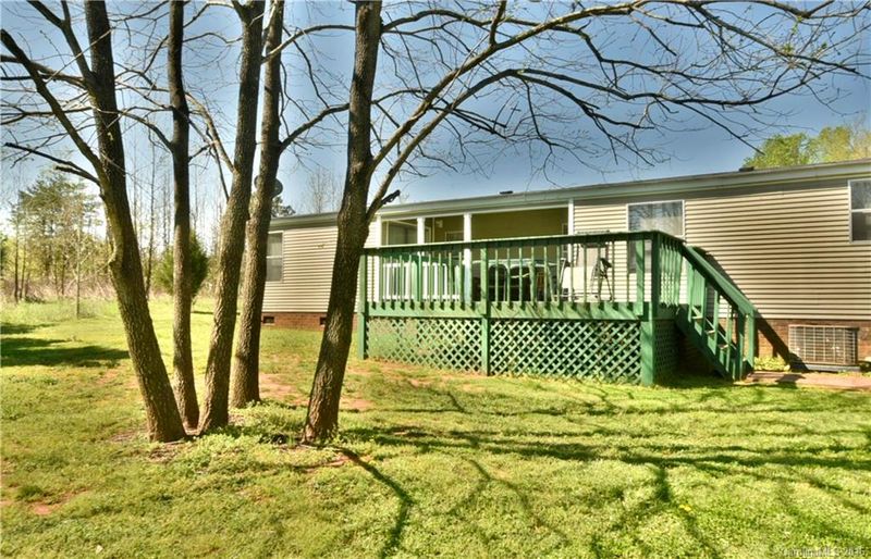 1142 Foxlaire Dr, Denver, NC 28037