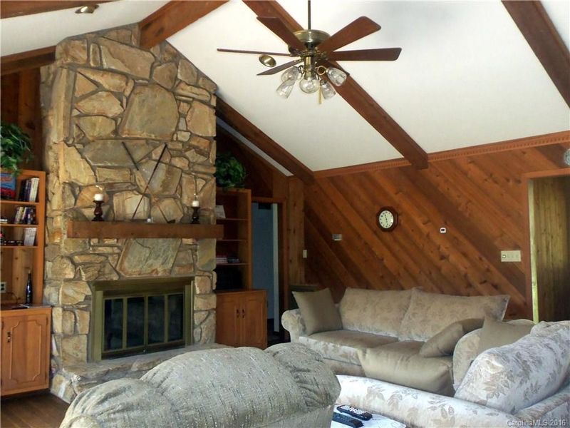 3654 Glenn Oaks Dr, Maiden, NC 28650
