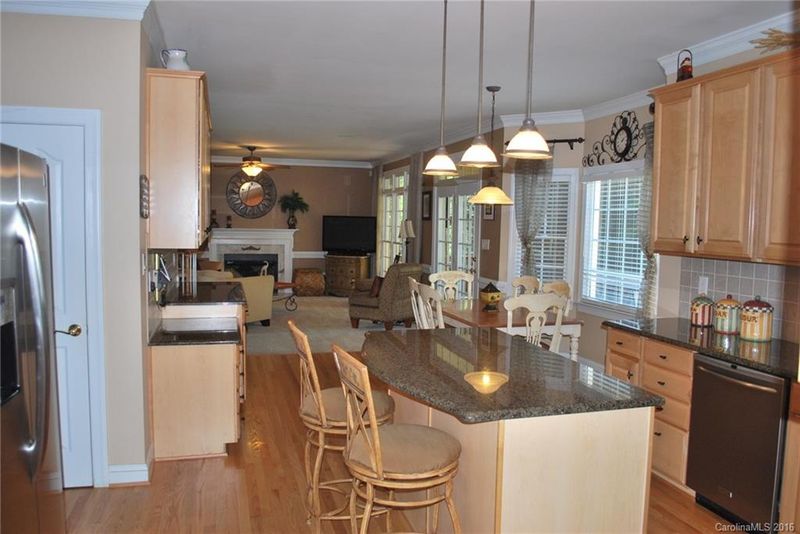 8906 Brackenhouse Ln, Waxhaw, NC 28173