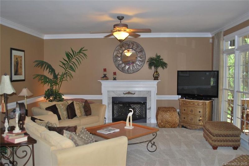 8906 Brackenhouse Ln, Waxhaw, NC 28173