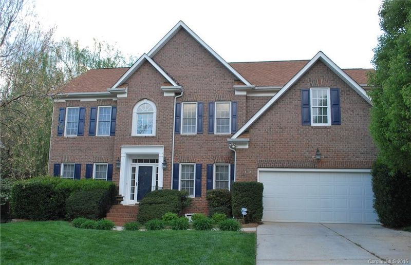8906 Brackenhouse Ln, Waxhaw, NC 28173