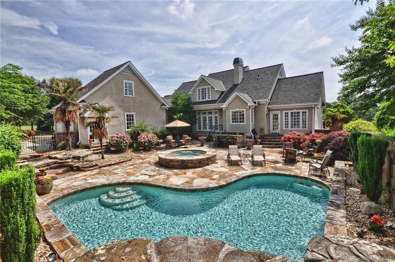 438 Baymount Dr, Statesville, NC 28625
