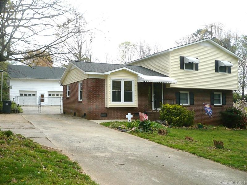 451 Holly Cir, Mount Holly, NC 28120