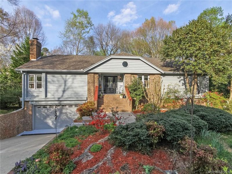 1008 Laurel Park Ln, Charlotte, NC 28270