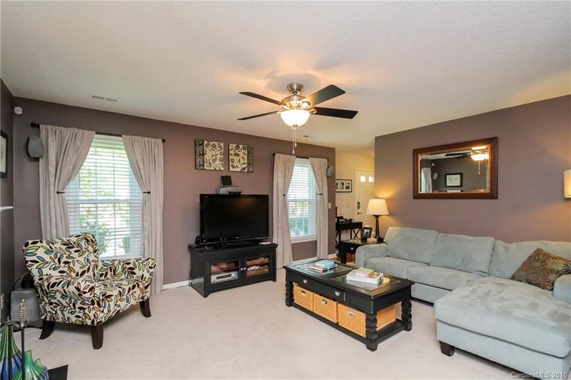 11101 Berkley Square Ln, Matthews, NC 28105