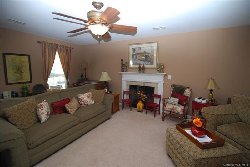4033 Hereford Ln, Dallas, NC 28034