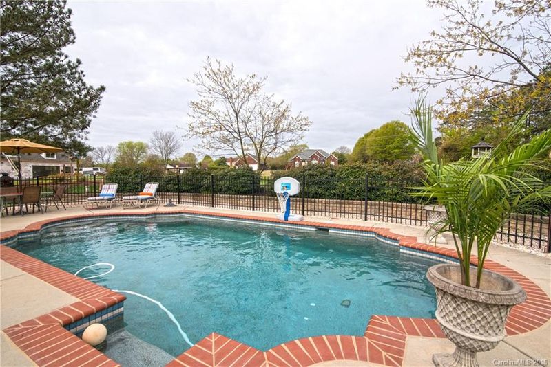 7952 Grimsby Cir, Harrisburg, NC 28075