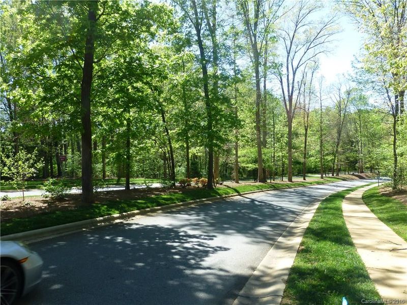 3052 Kings Manor Dr, Matthews, NC 28104