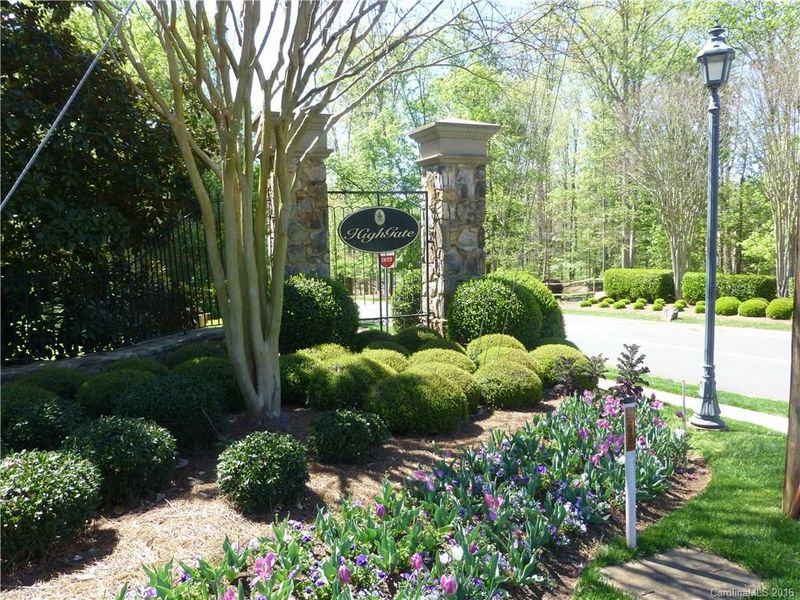 3052 Kings Manor Dr, Matthews, NC 28104