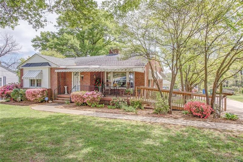 107 Crest St, Mount Holly, NC 28120