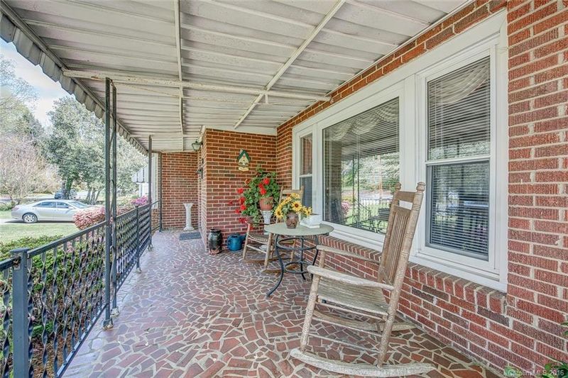 107 Crest St, Mount Holly, NC 28120