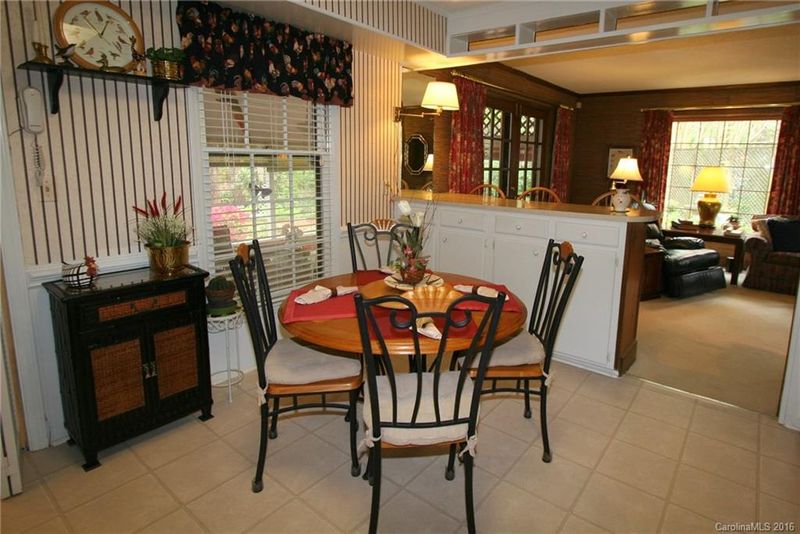 7121 Old Oak Ln, Mint Hill, NC 28227