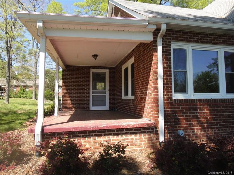 1015 Dakota St, Kannapolis, NC 28083