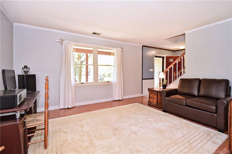 5700 Cedar Crest Ct, Charlotte, NC 28226