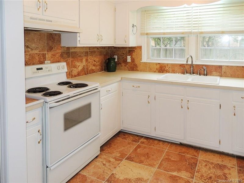 5026 Glenbrier Dr, Charlotte, NC 28212