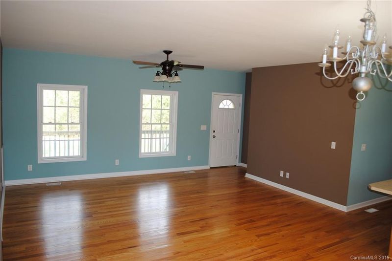 107 Maxfli Dr, Statesville, NC 28677