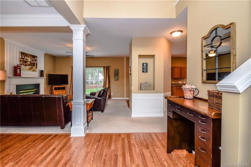 6410 Harburn Forest Dr, Charlotte, NC 28269