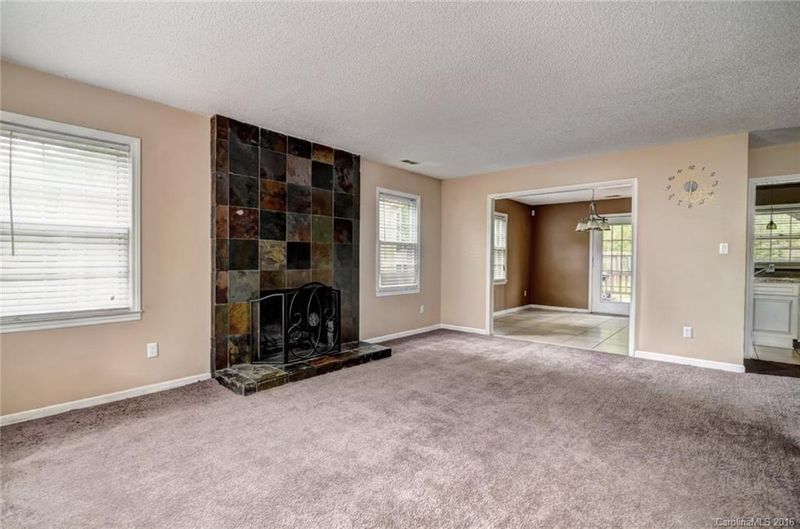 1233 Well Spring Dr, Charlotte, NC 28262