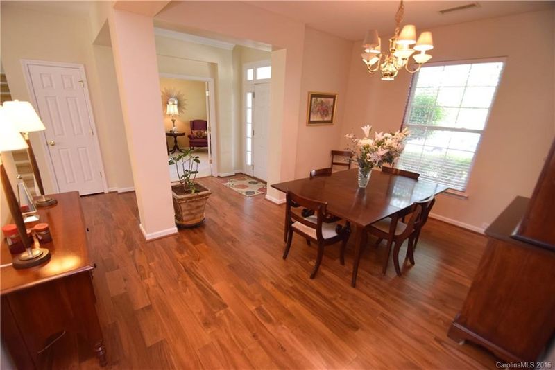 2058 Bluebonnet Ln, Matthews, NC 28104