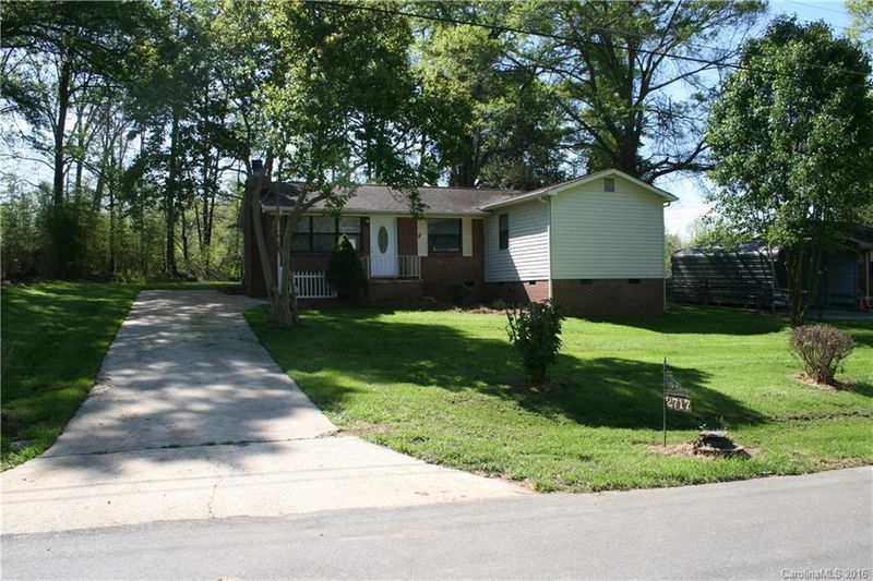 2717 Skyland Dr, Gastonia, NC 28052