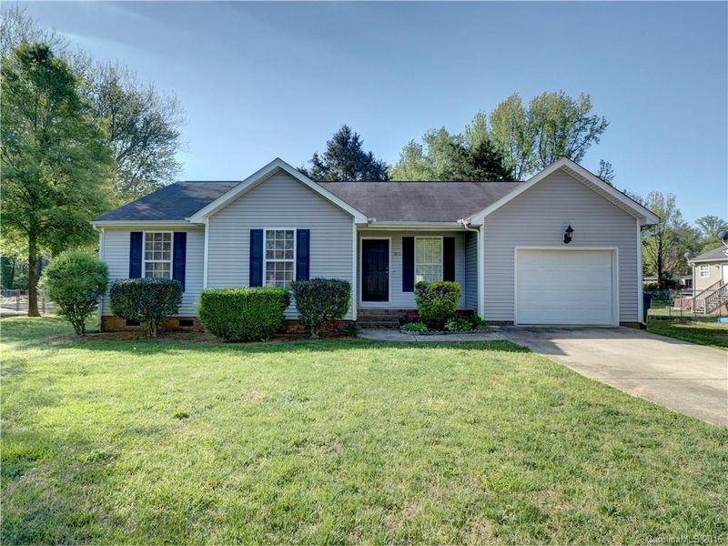 7810 Rainbow Dr, Charlotte, NC 28227