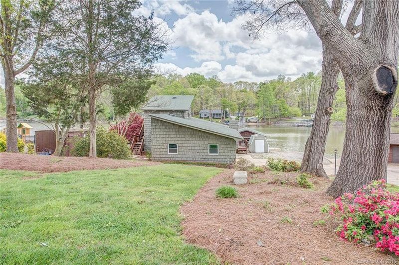 505 Paradise Cir, Belmont, NC 28012