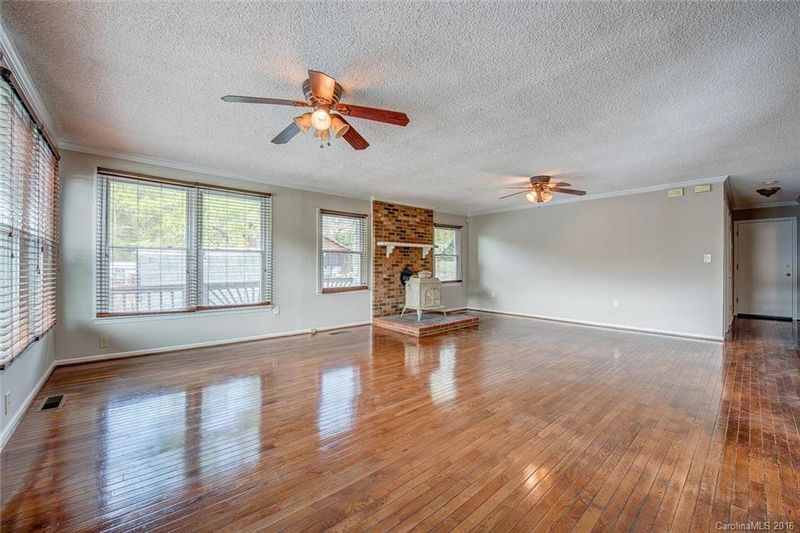 505 Paradise Cir, Belmont, NC 28012