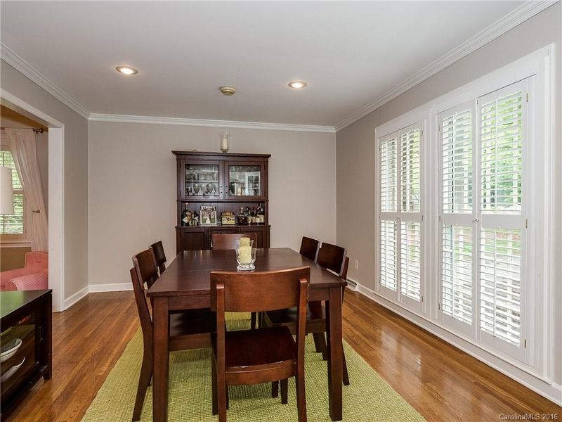 5633 Sharon Rd, Charlotte, NC 28210