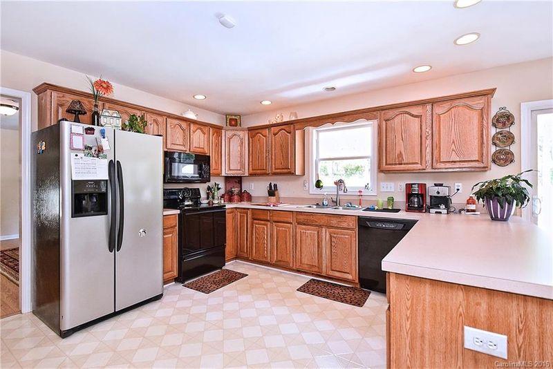 4931 Willow Pond Rd, Gastonia, NC 28056