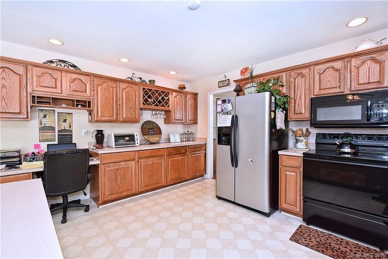 4931 Willow Pond Rd, Gastonia, NC 28056