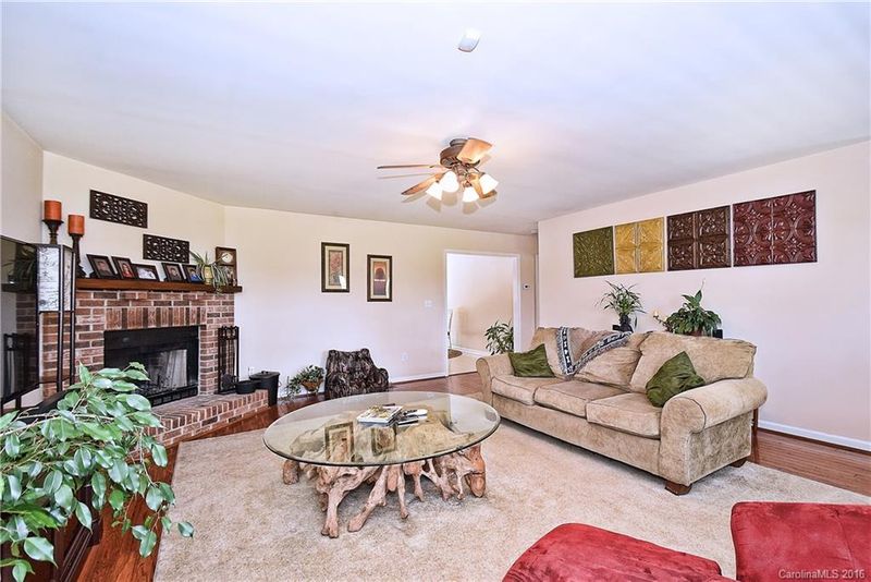 4931 Willow Pond Rd, Gastonia, NC 28056