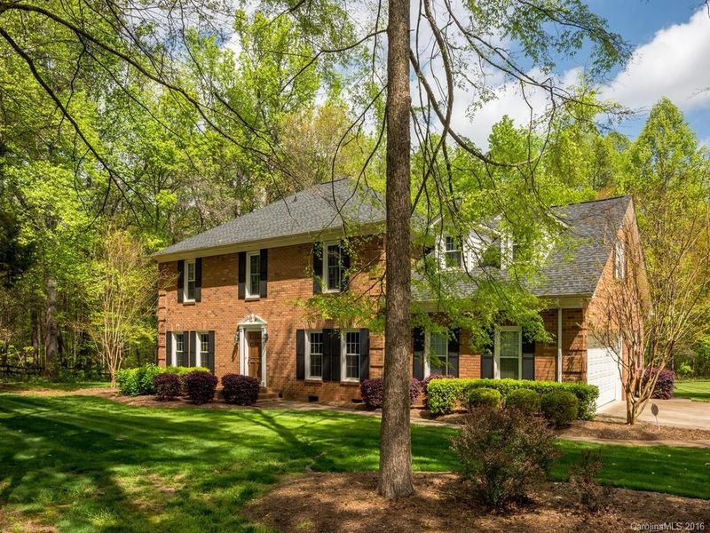 215 Red Barn Trl, Matthews, NC 28104