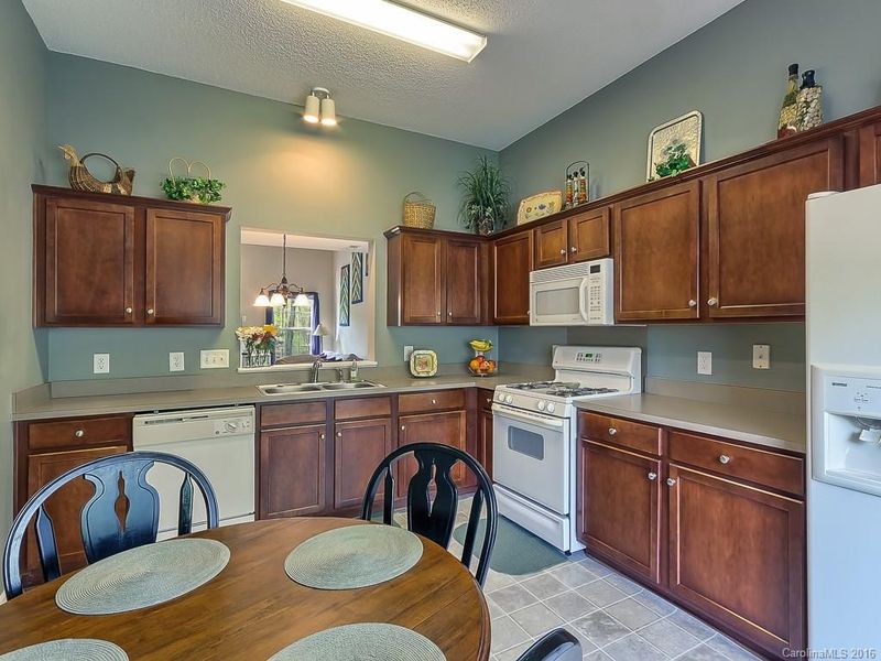 1900 Thorn Crest Dr, Waxhaw, NC 28173
