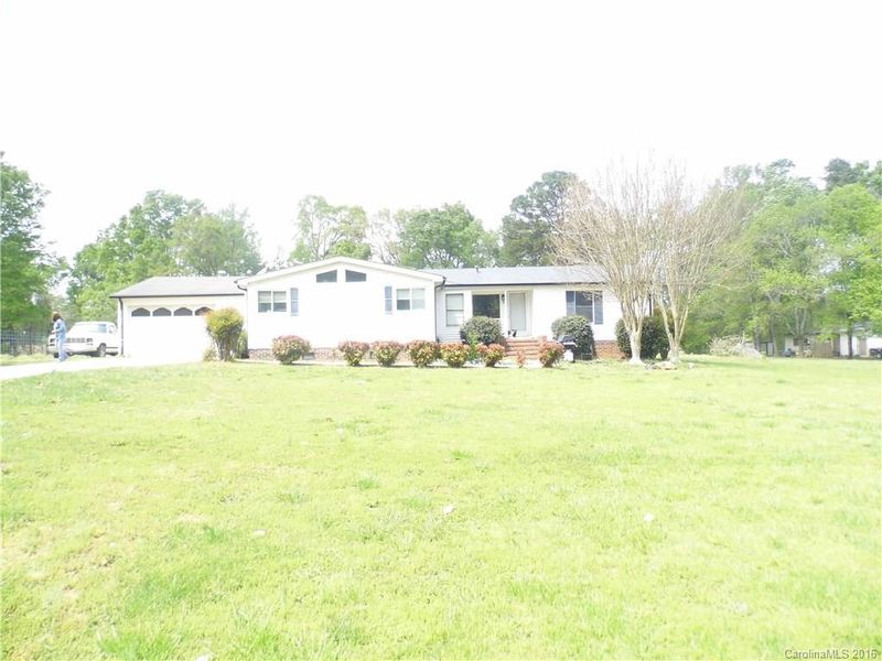 2450 Cimarron Cir, Midland, NC 28107