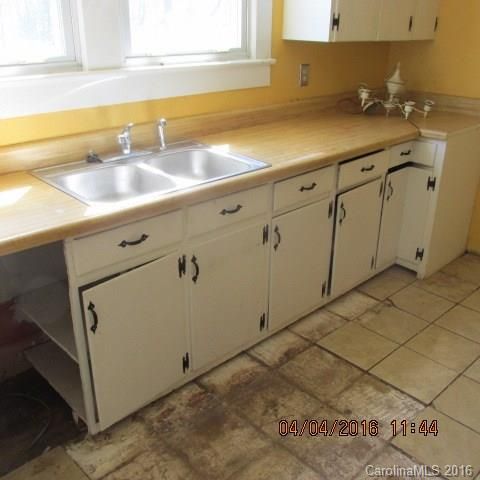 208 Cherry St, Lincolnton, NC 28092