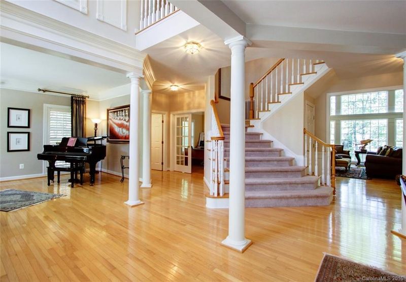 10108 Oak Pond Cir, Charlotte, NC 28277