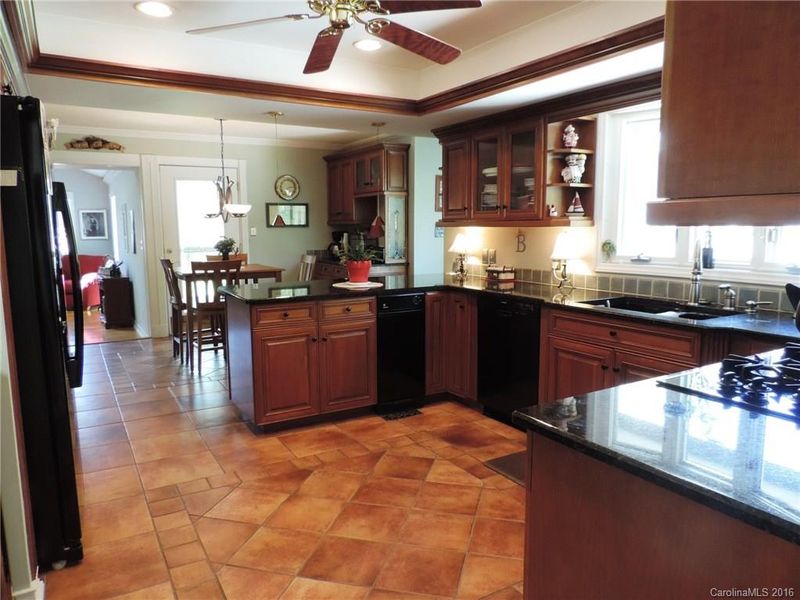 8400 Raintree Ln, Charlotte, NC 28277