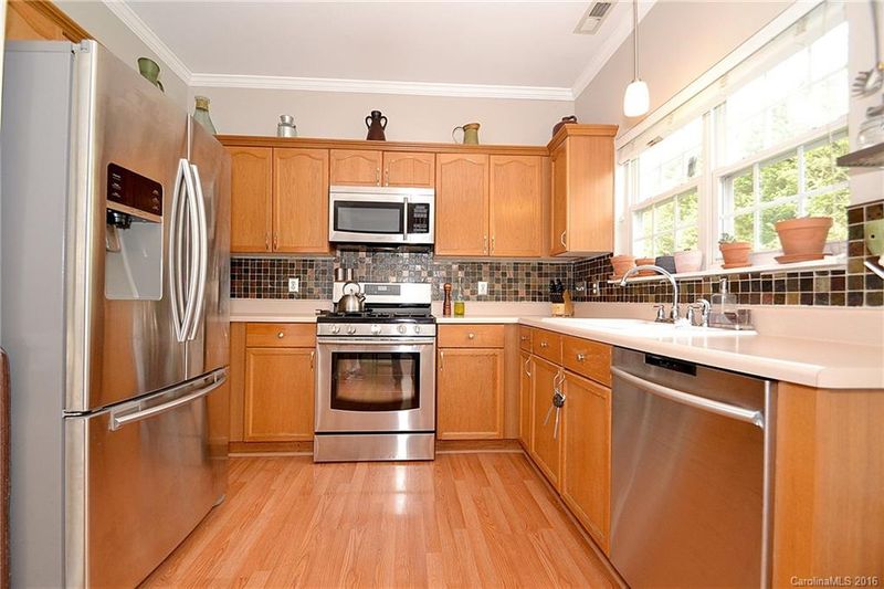 3806 Glen Lyon Dr, Matthews, NC 28105