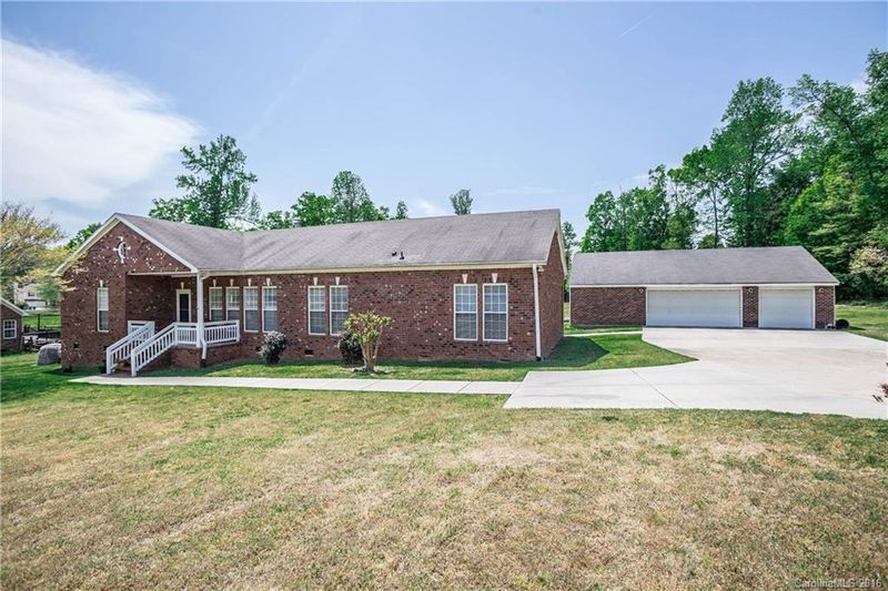 3712 Davis Dr, Charlotte, NC 28270