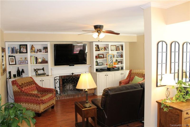 6728 Mounting Rock Rd, Charlotte, NC 28217